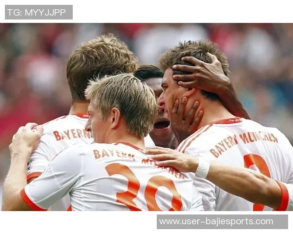 理查兹称赞马杜埃凯与本怀特右路默契配合展现全新风貌