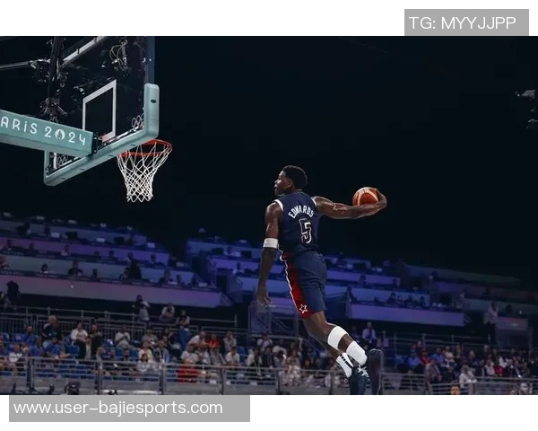 爱德华兹首节表现抢眼8投4中三分球命中率高达40贡献14分助力球队进攻